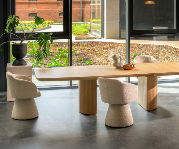 Der perfekte Tisch für Sie\ Modernität und Stil \Angebot ansehen