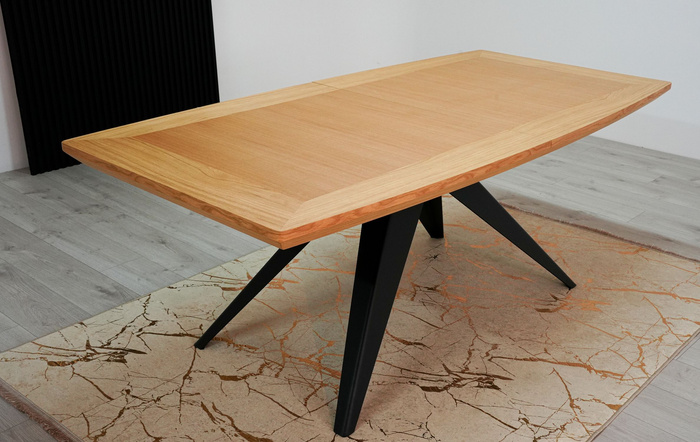 Ausziehbarer Tisch auf Metallgestell 100 x 200–300 cm Modell T56