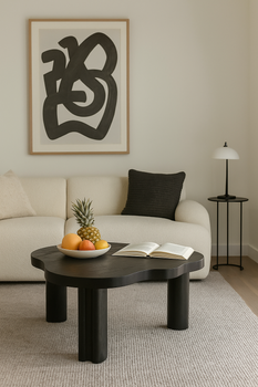 Couchtisch VAREDO B in Schwarz – organische Form, schwarze Furnierplatte, Beine aus Massivholz, modernes Design für stilvolle Wohnzimmer