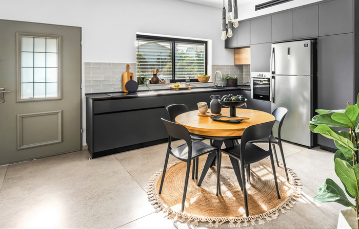 Runder Tisch, Holzplatte, Metallgestel T 49