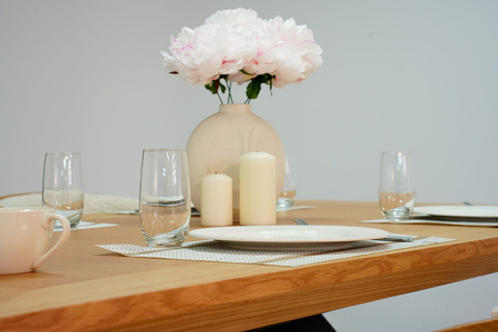 Ausziehbarer Tisch auf Metallgestell 100 x 180–280 cm Modell T56